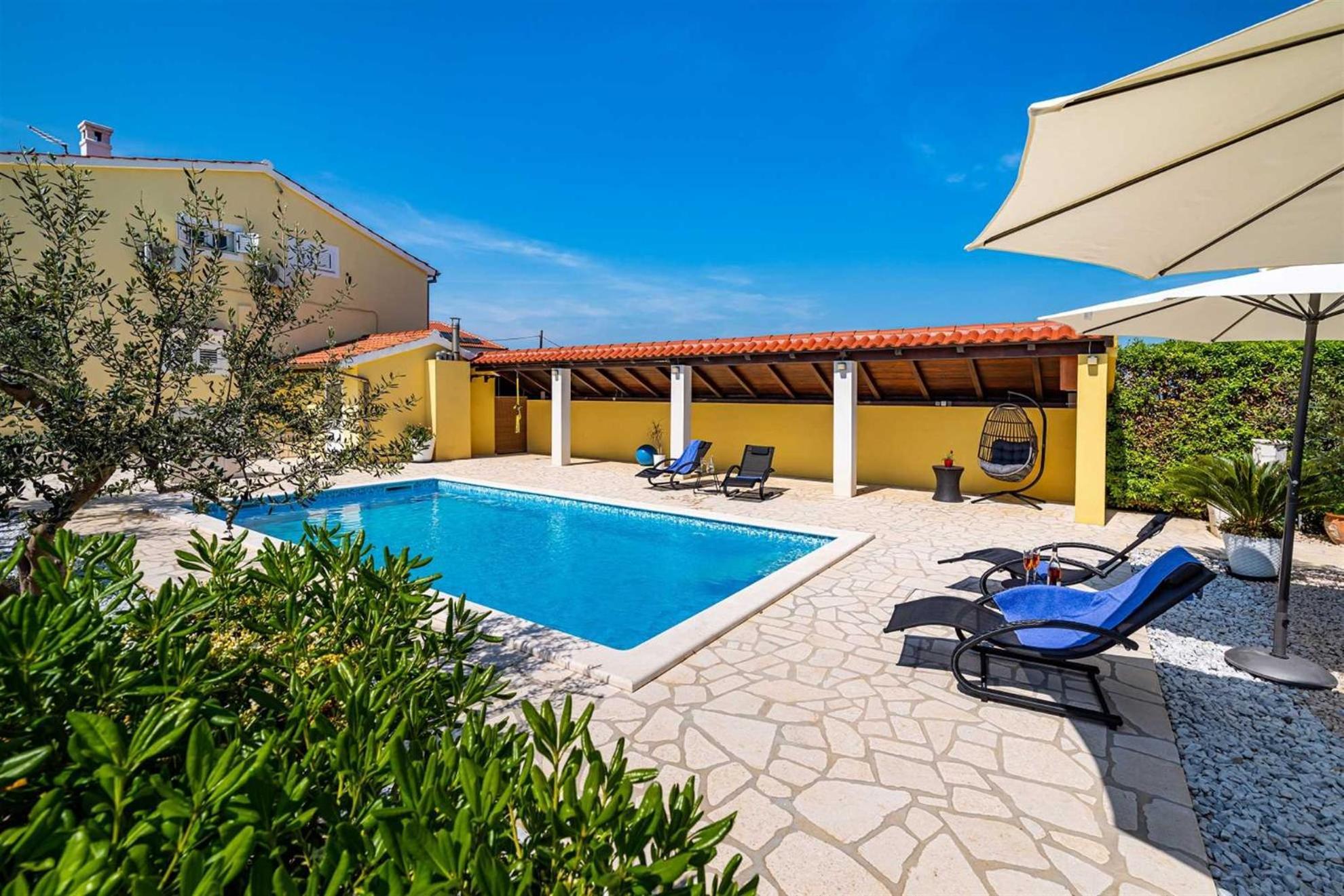 Apartment House Simoni With Pool, Zadar County Привлака Экстерьер фото