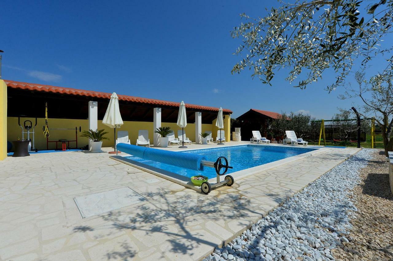 Apartment House Simoni With Pool, Zadar County Привлака Экстерьер фото