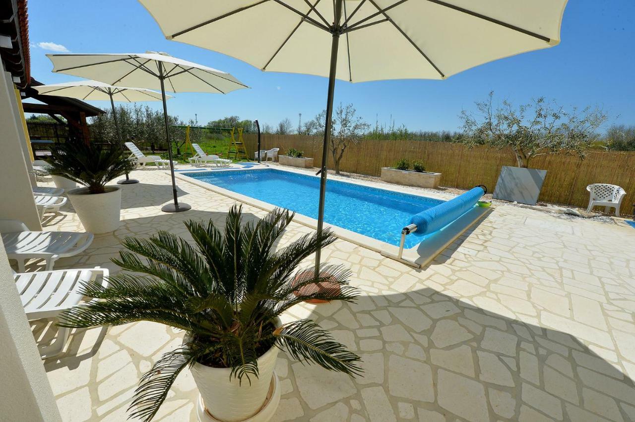 Apartment House Simoni With Pool, Zadar County Привлака Экстерьер фото